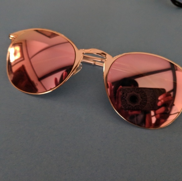 Accessories - NEW Foster Grant sunnys